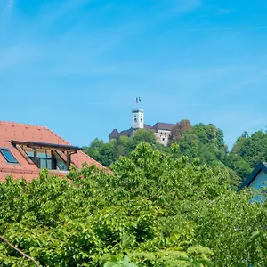  Apartment Arto Castle View